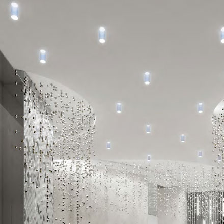 利用視覺元素傳達物流品牌的專業(yè)性和全球化